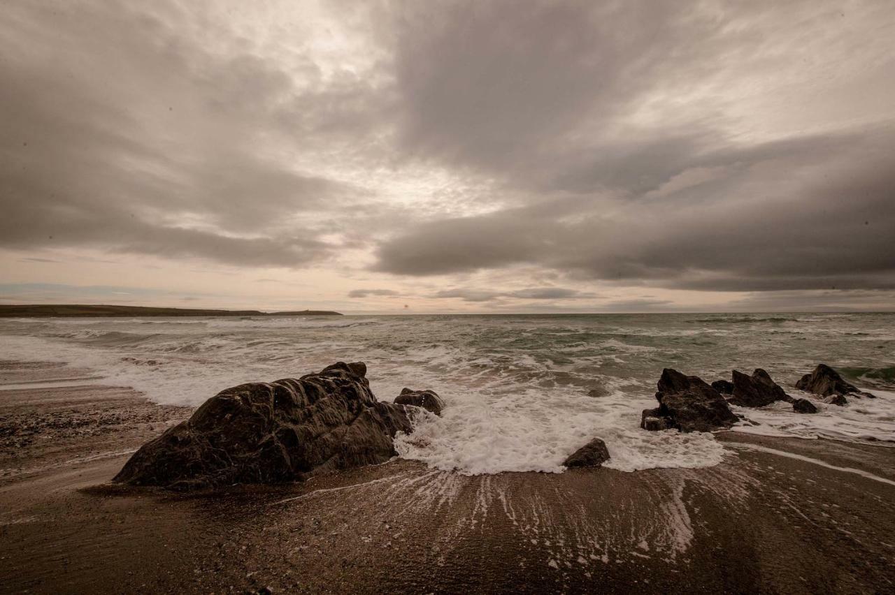 The Wild Atlantic Hideaway Apartment โคลนาคิลตี ภายนอก รูปภาพ