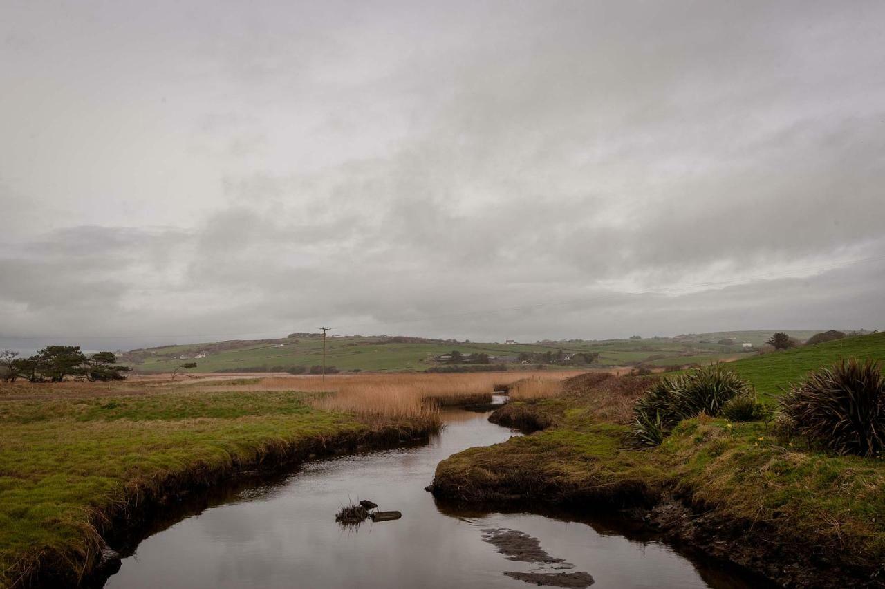 The Wild Atlantic Hideaway Apartment โคลนาคิลตี ภายนอก รูปภาพ