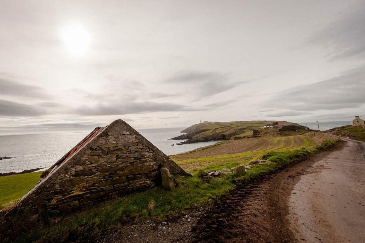 The Wild Atlantic Hideaway Apartment โคลนาคิลตี ภายนอก รูปภาพ