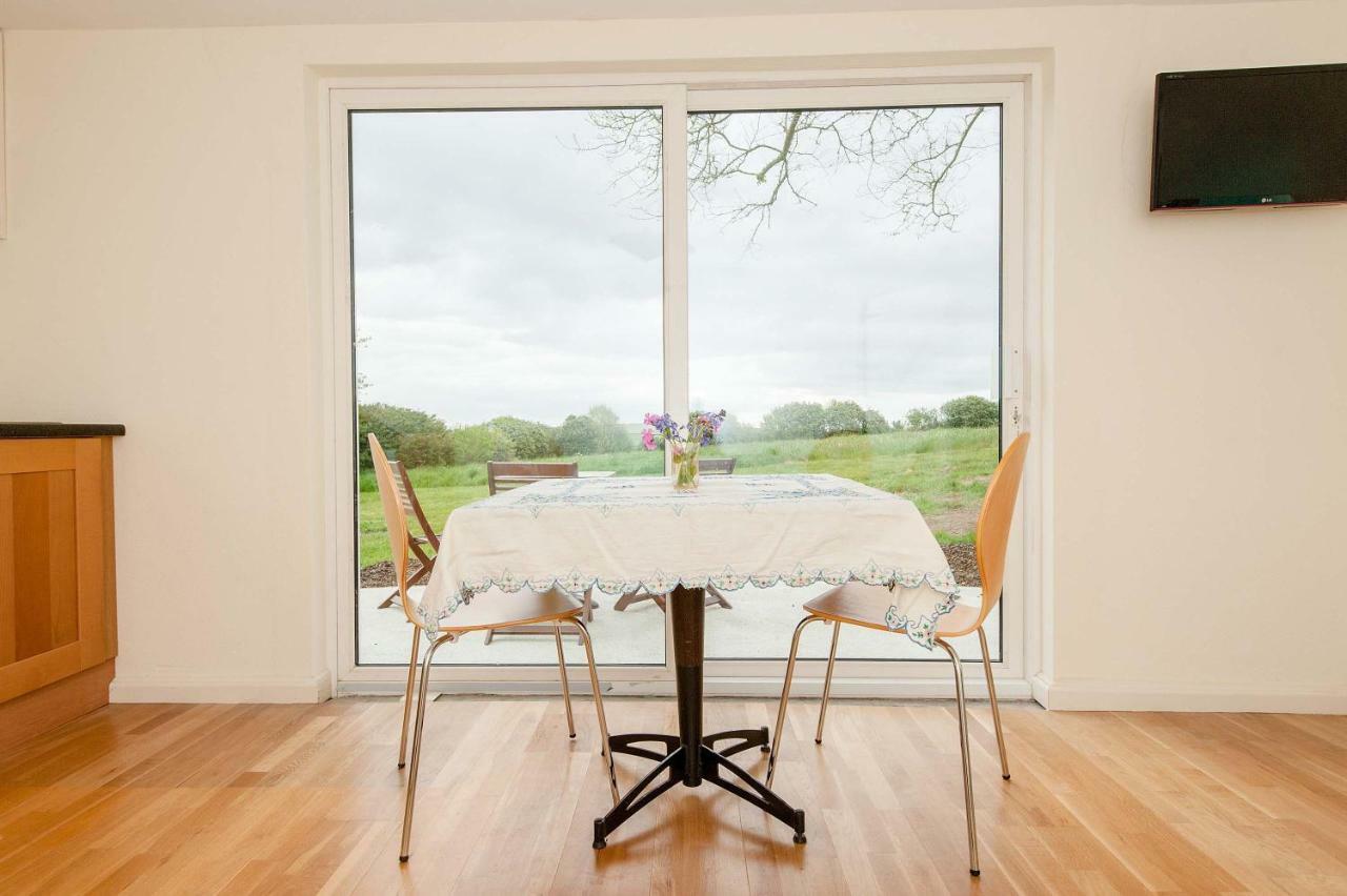 The Wild Atlantic Hideaway Apartment โคลนาคิลตี ภายนอก รูปภาพ