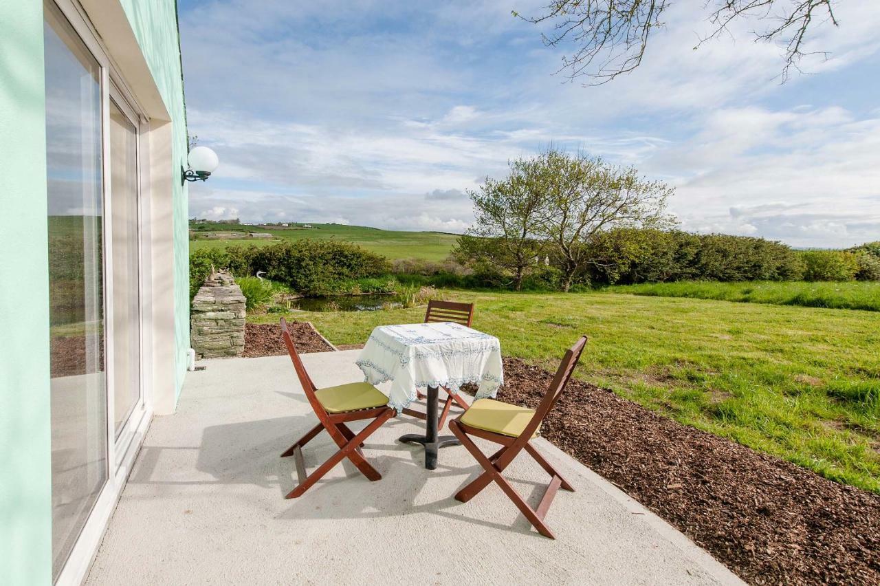 The Wild Atlantic Hideaway Apartment โคลนาคิลตี ภายนอก รูปภาพ