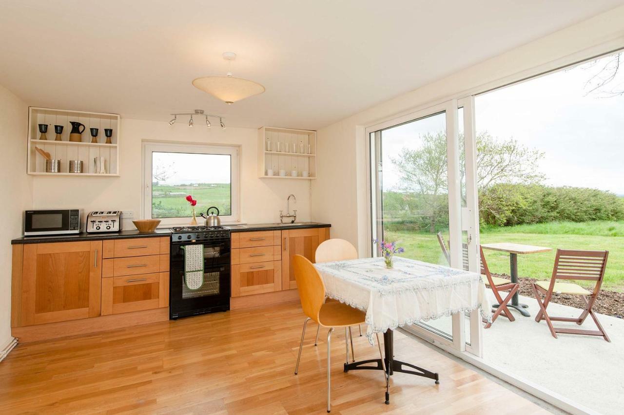 The Wild Atlantic Hideaway Apartment โคลนาคิลตี ภายนอก รูปภาพ