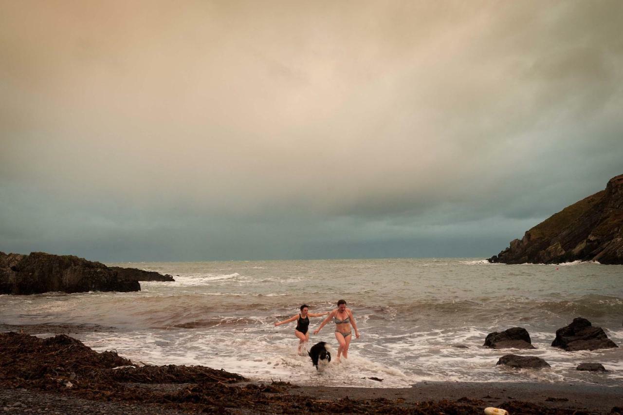 The Wild Atlantic Hideaway Apartment โคลนาคิลตี ภายนอก รูปภาพ