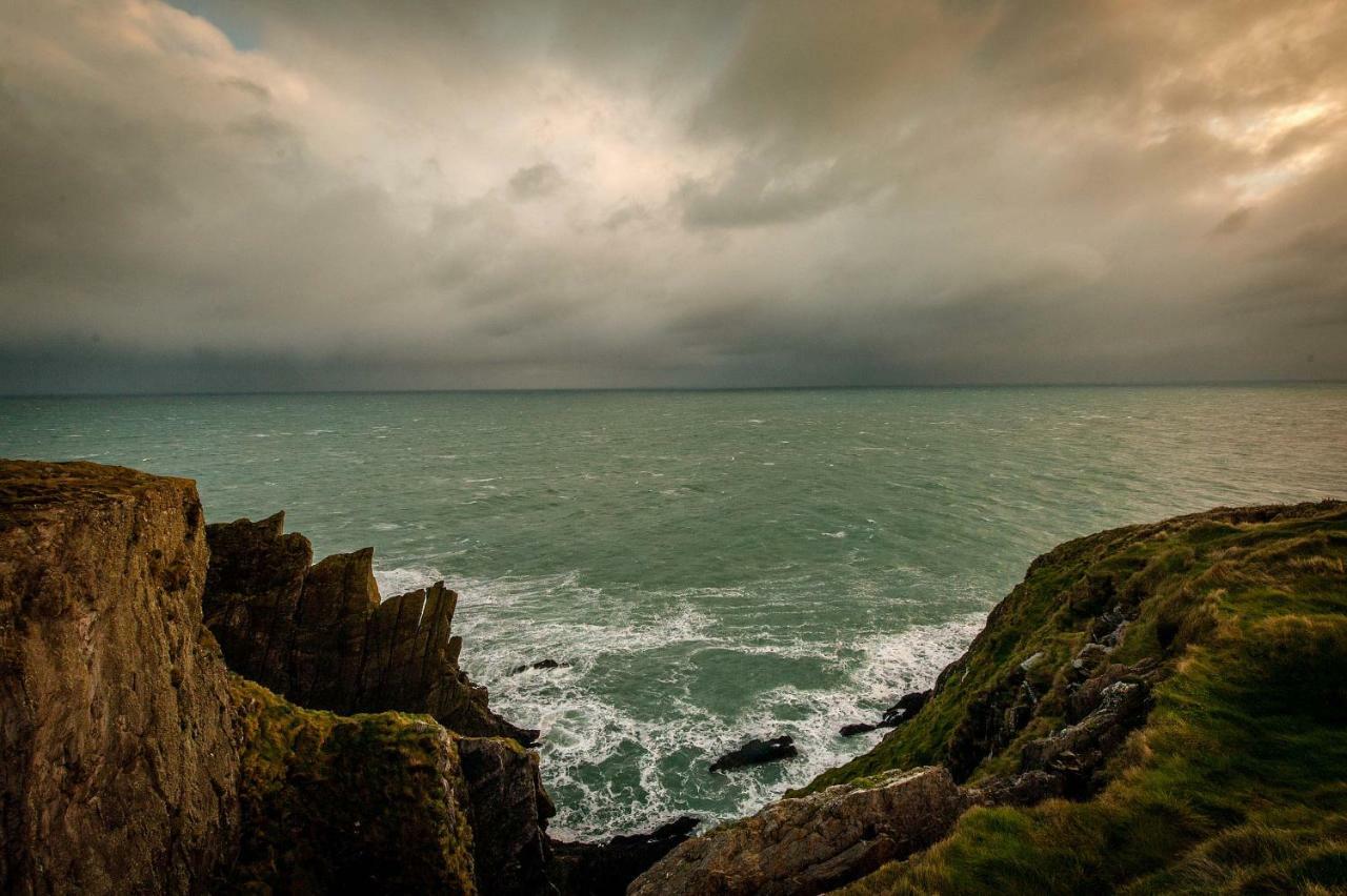 The Wild Atlantic Hideaway Apartment โคลนาคิลตี ภายนอก รูปภาพ