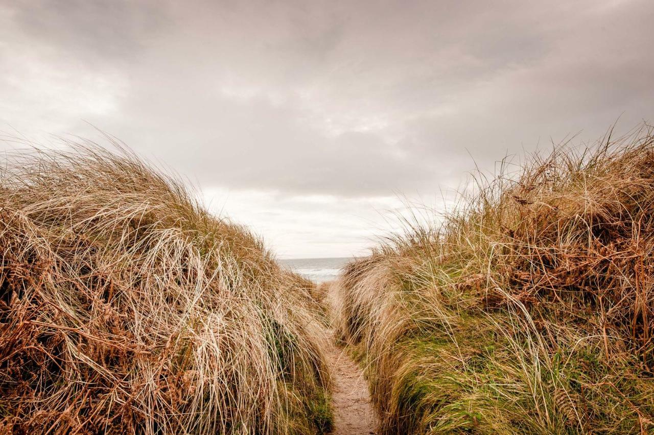The Wild Atlantic Hideaway Apartment โคลนาคิลตี ภายนอก รูปภาพ