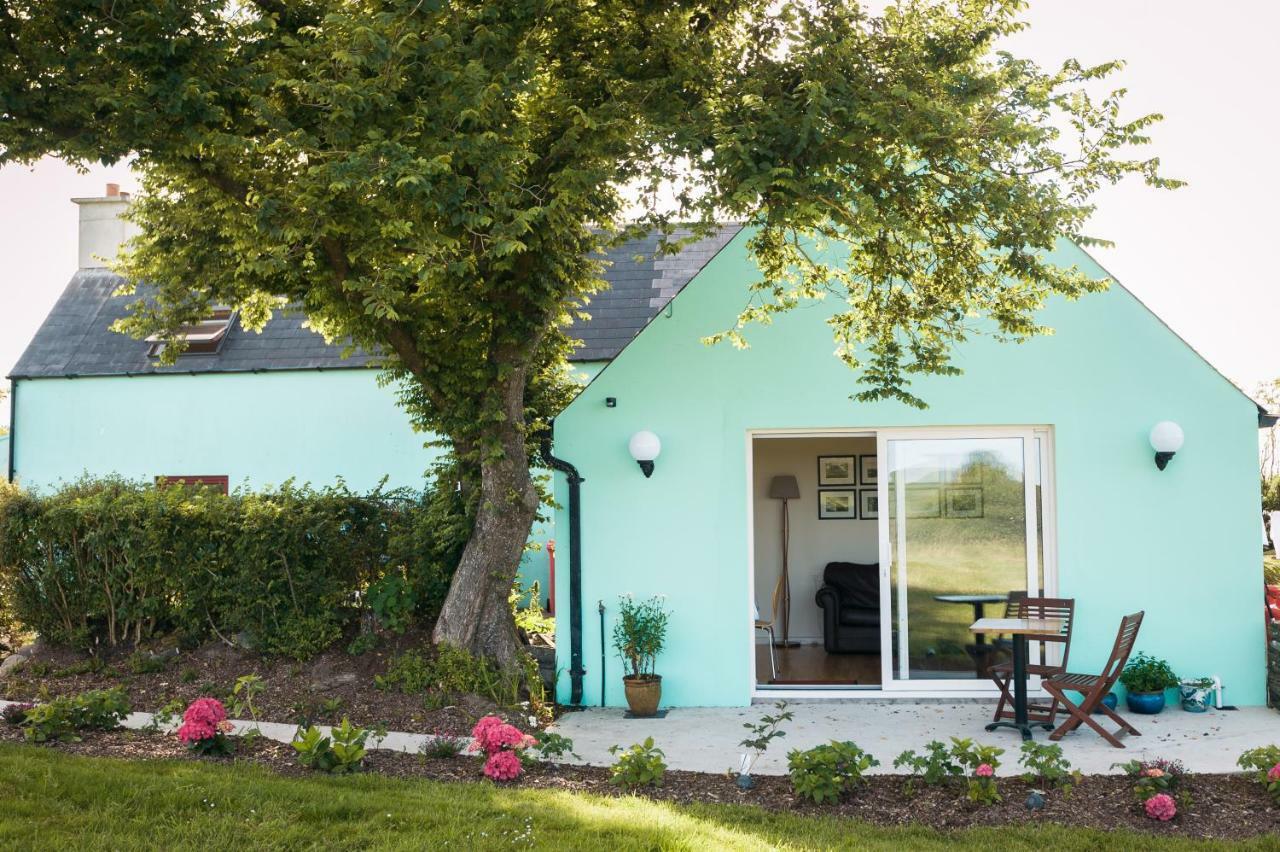 The Wild Atlantic Hideaway Apartment โคลนาคิลตี ภายนอก รูปภาพ