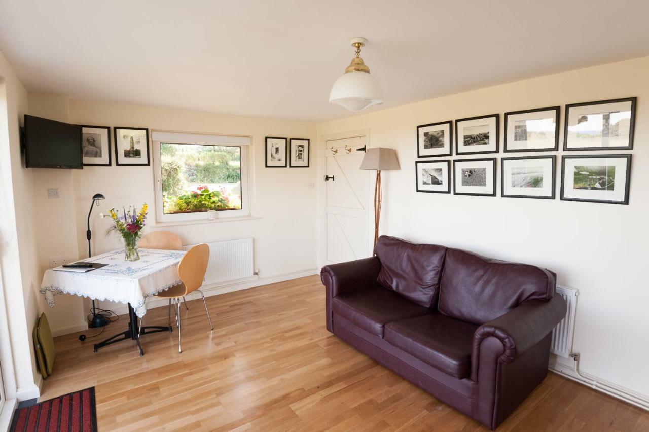 The Wild Atlantic Hideaway Apartment โคลนาคิลตี ภายนอก รูปภาพ