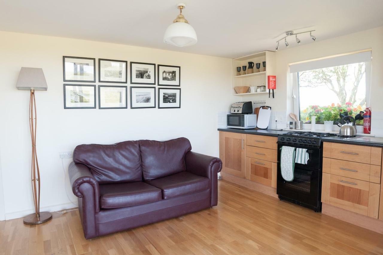 The Wild Atlantic Hideaway Apartment โคลนาคิลตี ภายนอก รูปภาพ