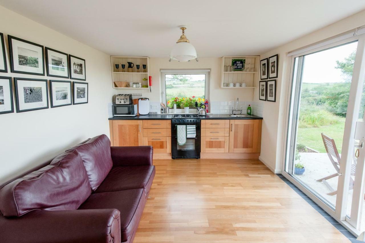 The Wild Atlantic Hideaway Apartment โคลนาคิลตี ภายนอก รูปภาพ